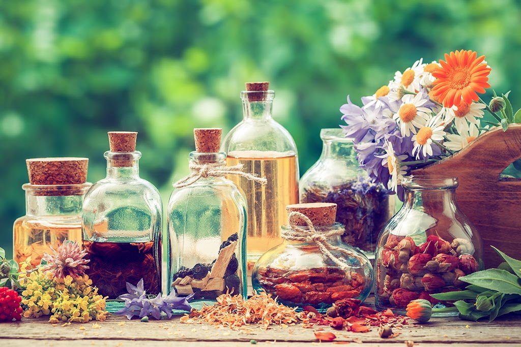 Unique Compilation of Essential Oils And Carrier Oil For Treating Stretch Marks